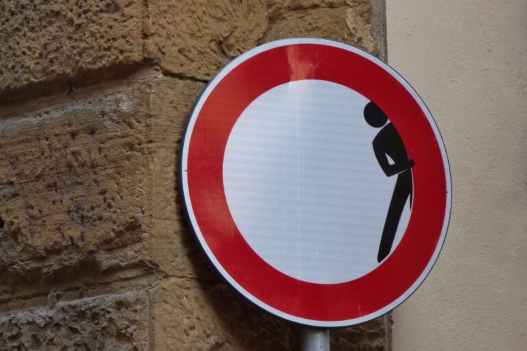 I loved the road signs in Florence Italy, a lot showing a touch of humour. This sign on the corner of a narrow cobbled street, I guess warns any motorist that someone may look around the corner at them. It makes me laugh whenever I see this.